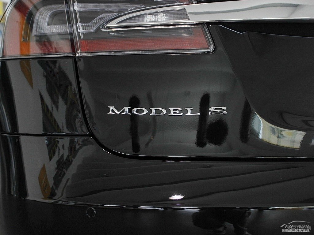 ɫModel S܇β^DƬ
