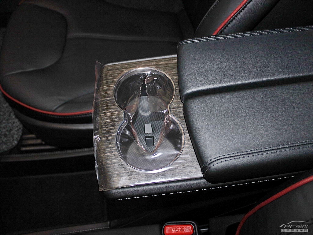 Model S空間高清大圖