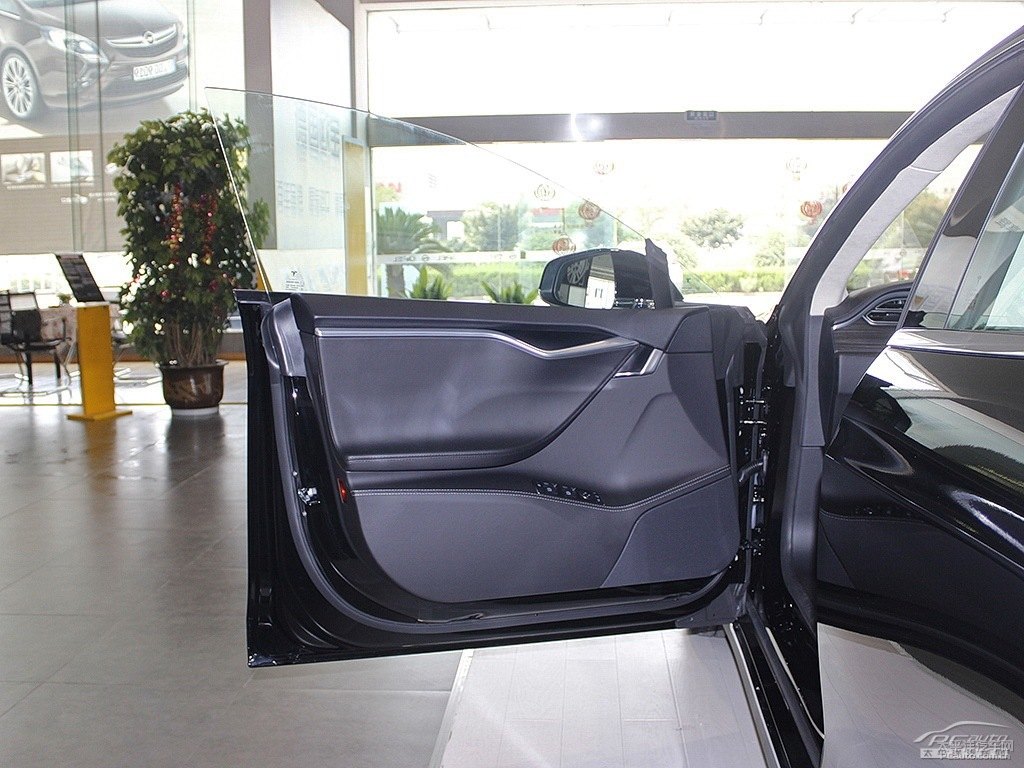 ɫModel S܇(ni)DƬ