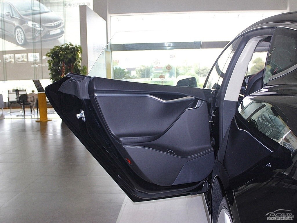 ɫModel S܇(ni)DƬ