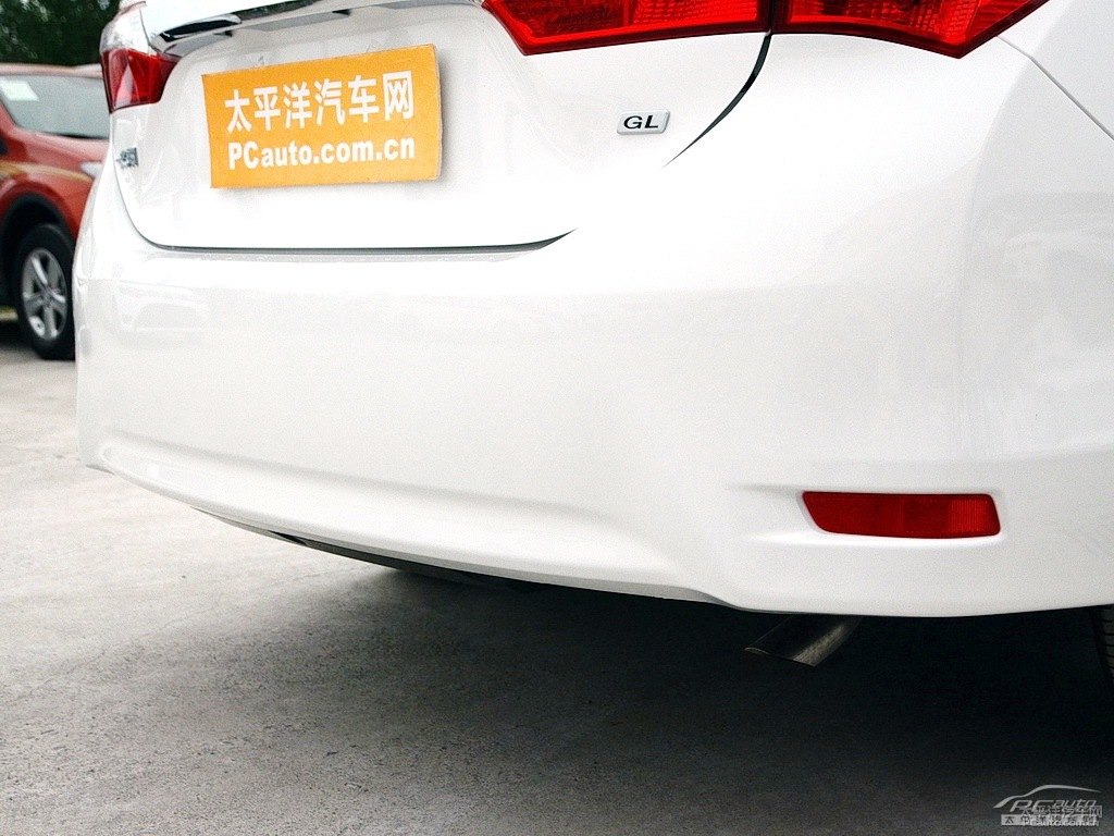 超級白色卡羅拉車尾外觀圖片