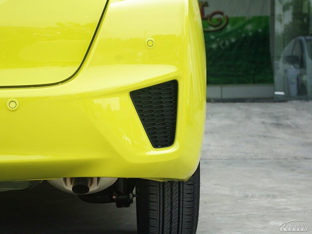 新月黃飛度車(chē)尾外觀圖片