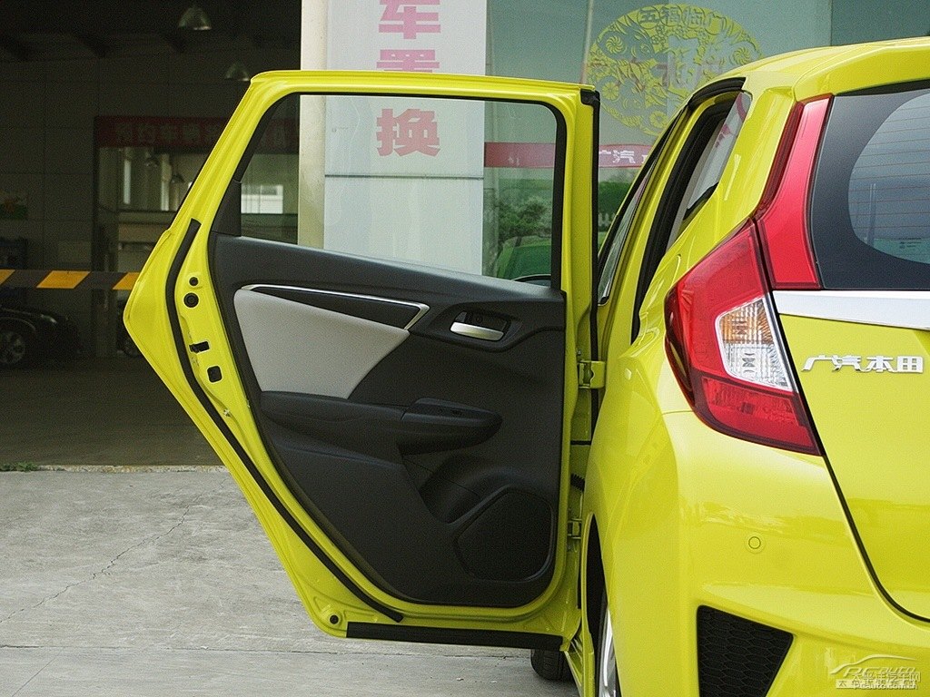 新月黃飛度車廂內(nèi)飾圖片