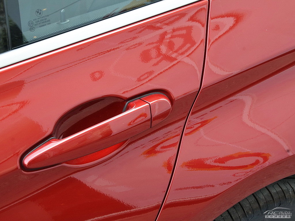 朱砂紅寶馬3系車身外觀圖片