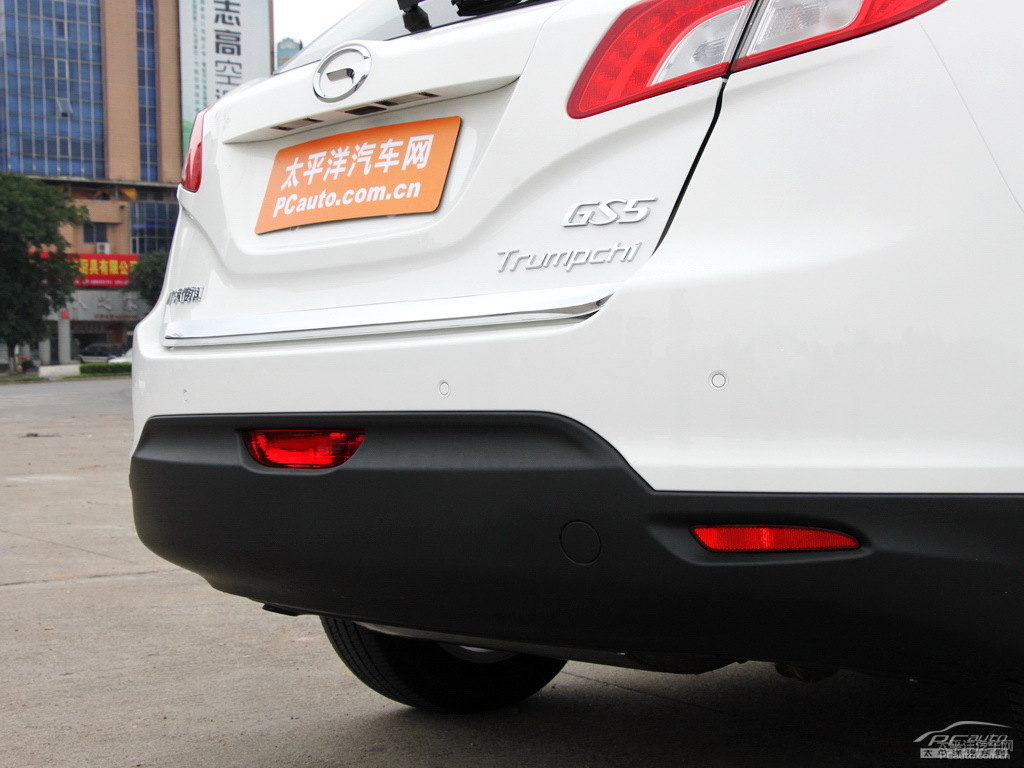 象牙白傳祺GS5車尾外觀圖片