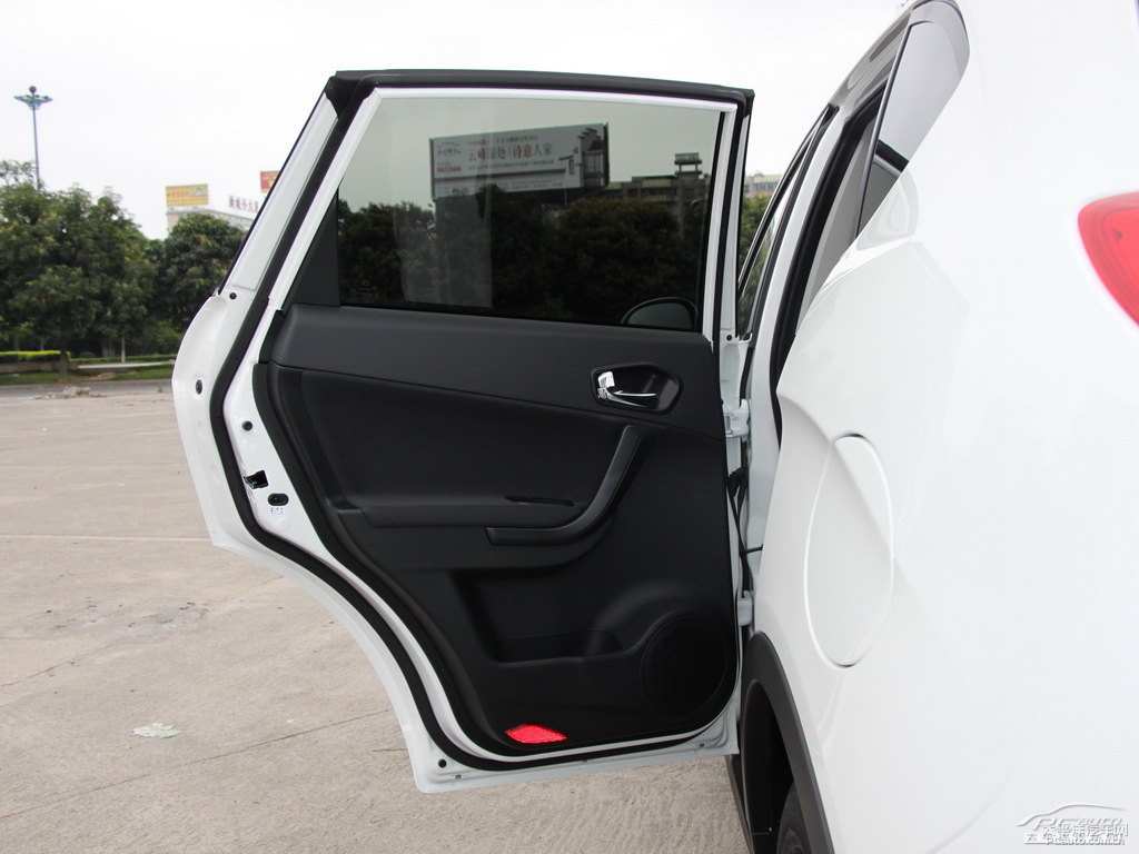 象牙白傳祺GS5車廂內(nèi)飾圖片