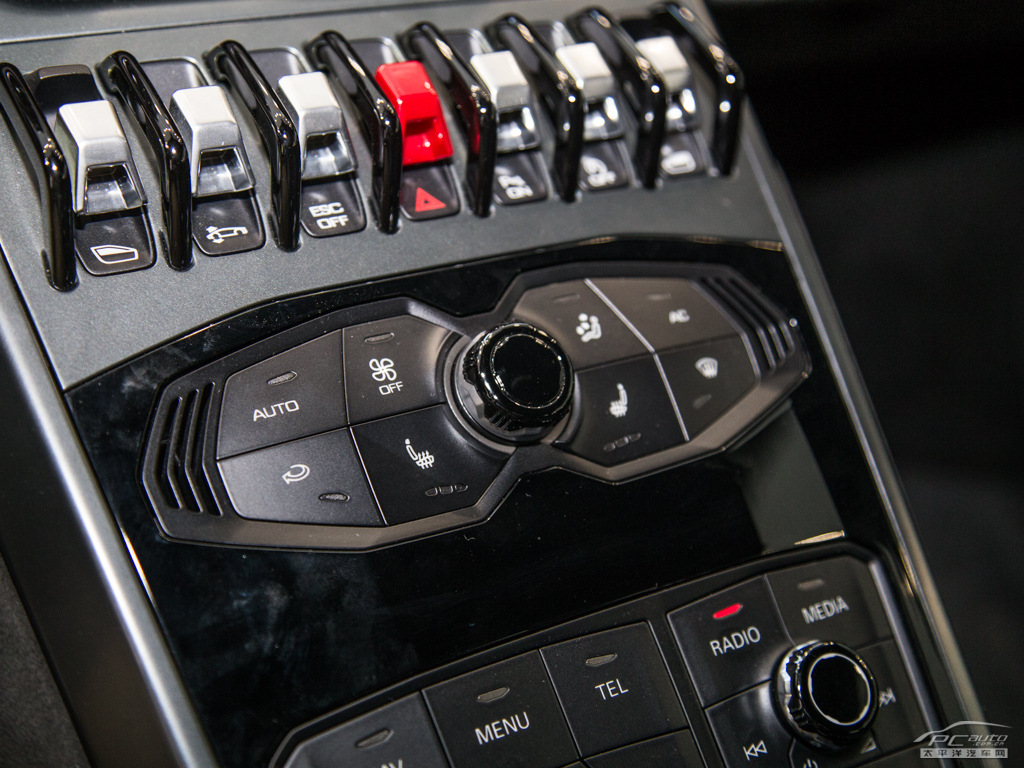 Huracán內(nèi)飾高清大圖