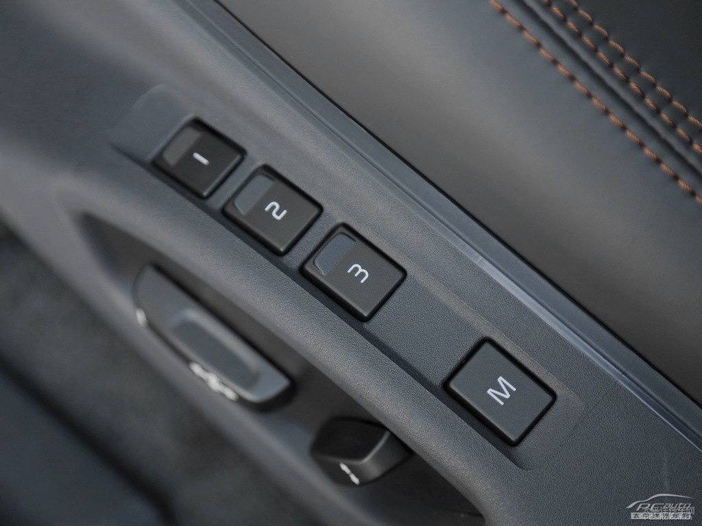 ɫ֠XC60(M)΃(ni)DƬ