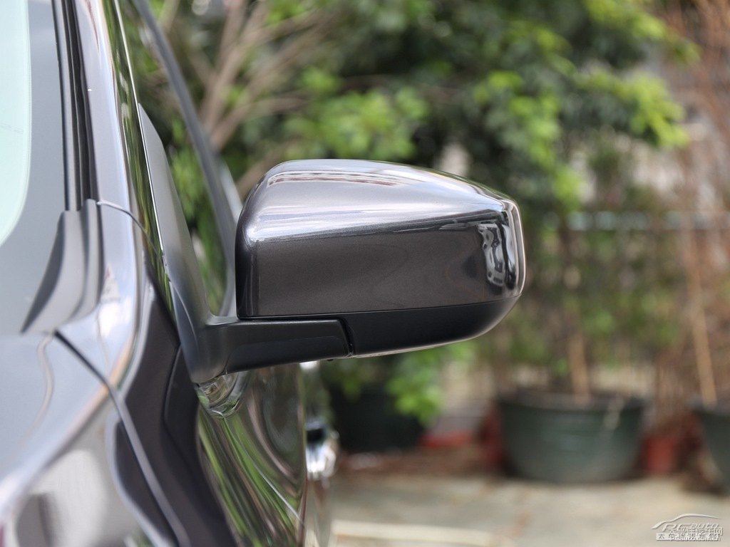鉑金灰軒逸車身外觀圖片
