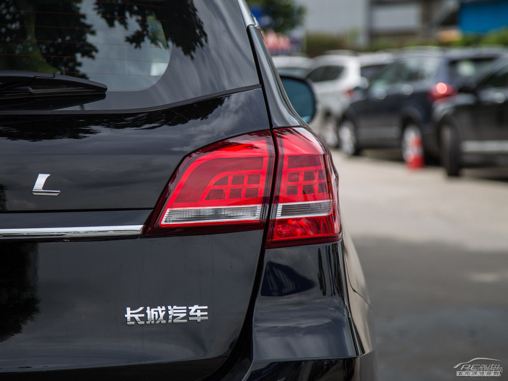 經(jīng)典黑哈弗H2車(chē)尾外觀(guān)圖片