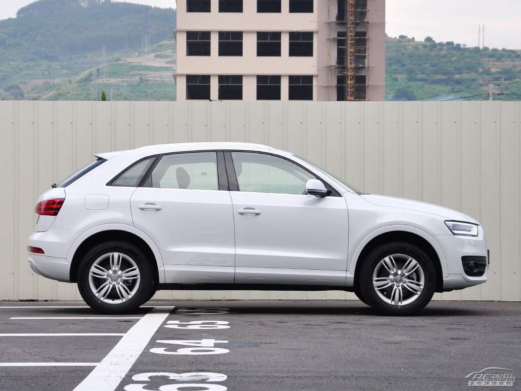 冰川白奧迪Q3整車外觀外觀圖片