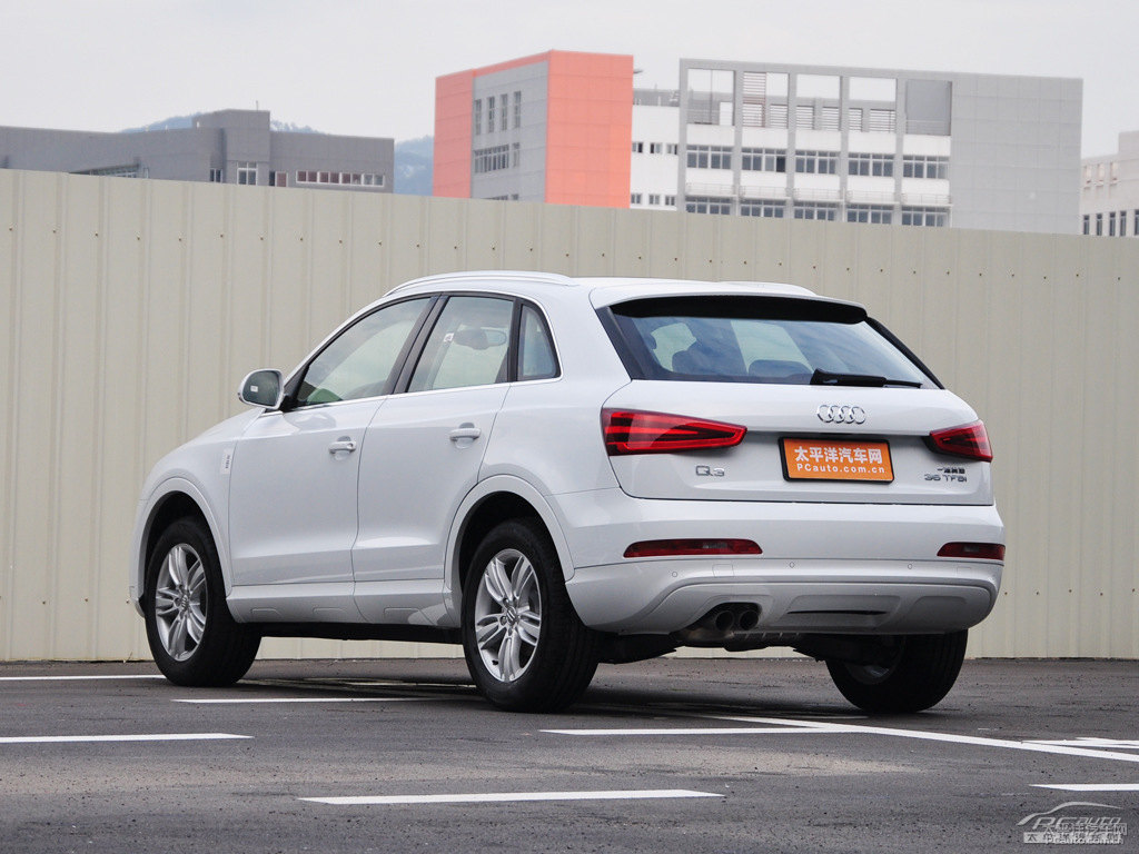 冰川白奧迪Q3整車(chē)外觀外觀圖片