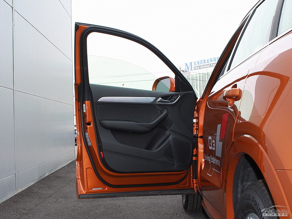 薩摩亞橙奧迪Q3車廂內(nèi)飾圖片