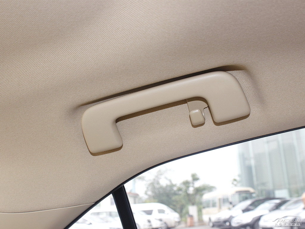 超級(jí)白色卡羅拉車廂內(nèi)飾圖片