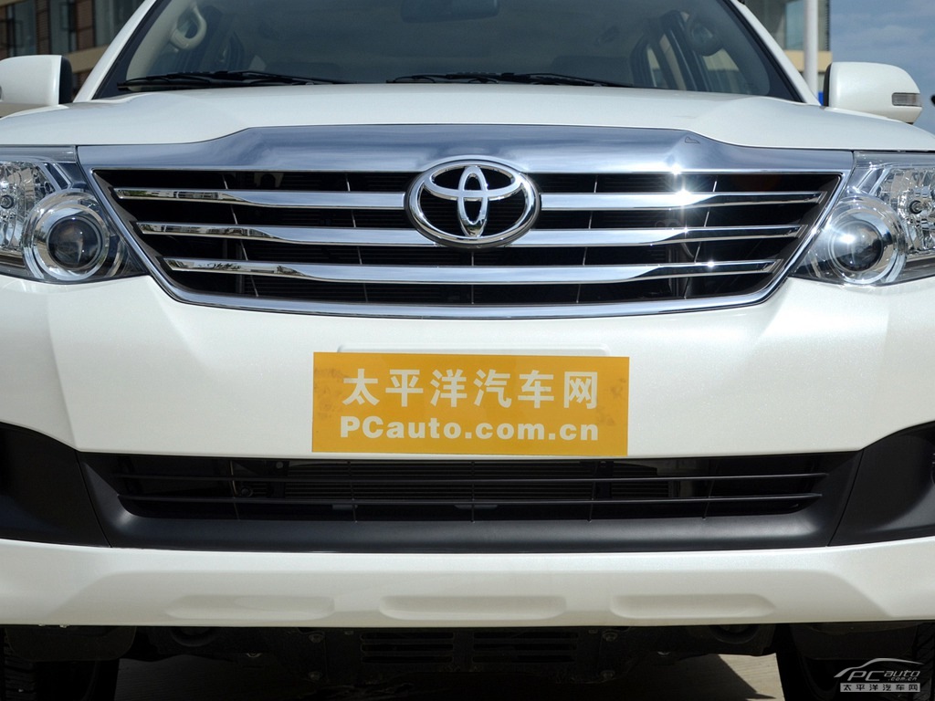 Fortuner外觀高清大圖