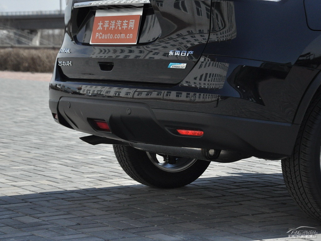 碧玉黑奇駿車尾外觀圖片