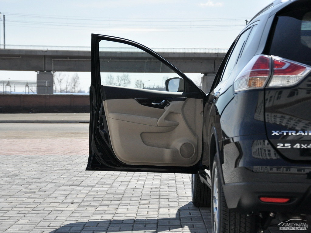 碧玉黑奇駿車廂內(nèi)飾圖片