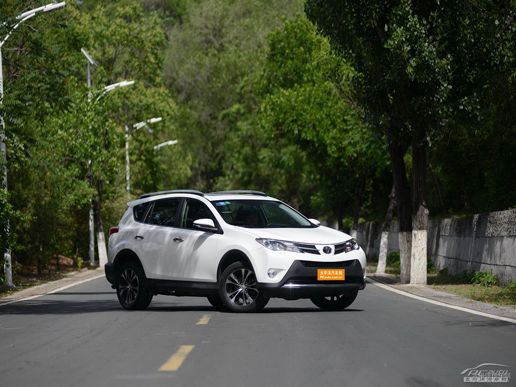 超級(jí)白R(shí)AV4榮放整車外觀外觀圖片