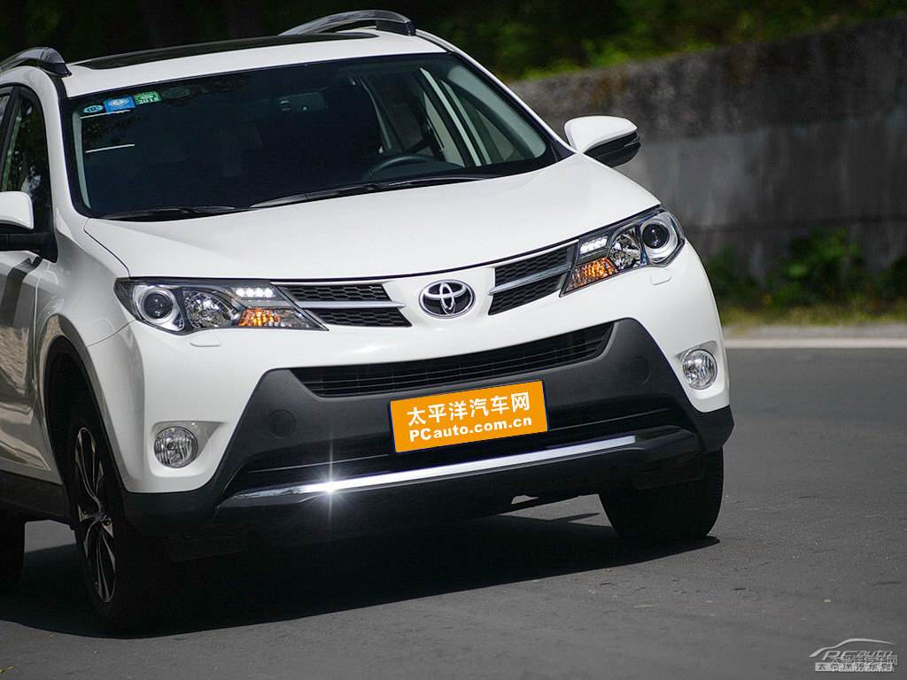 超級白RAV4榮放車頭外觀圖片
