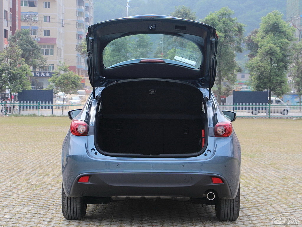 星際藍(lán)馬自達(dá)3 昂克賽拉后備廂空間圖片