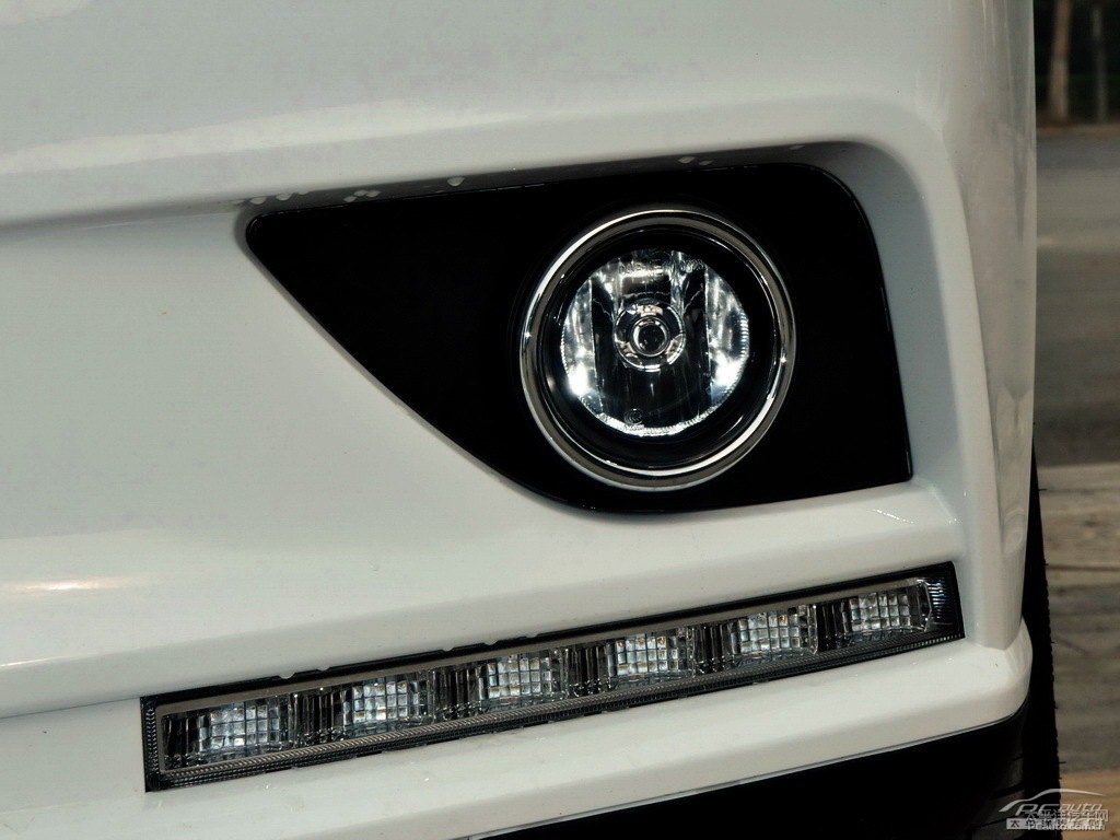 簡(jiǎn)約白哈弗H2車頭外觀圖片