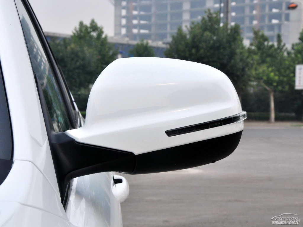 簡約白哈弗H2車尾外觀圖片