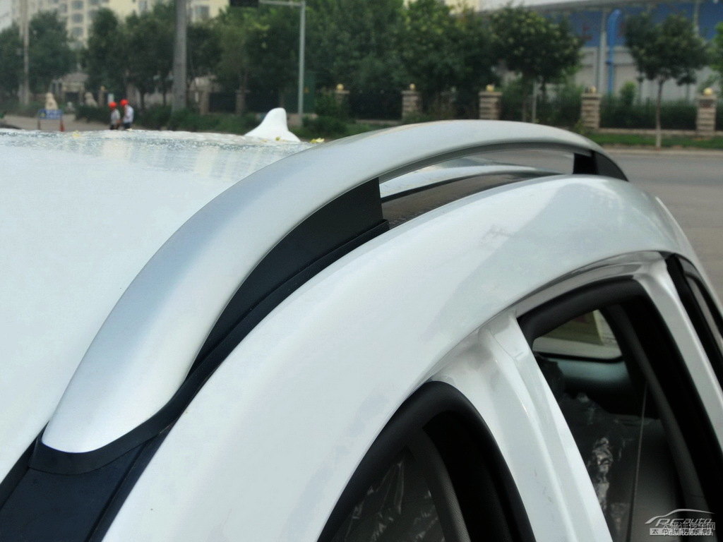 簡(jiǎn)約白哈弗H2車(chē)尾外觀圖片