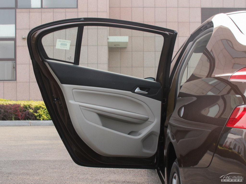 松木棕標(biāo)致408車廂內(nèi)飾圖片