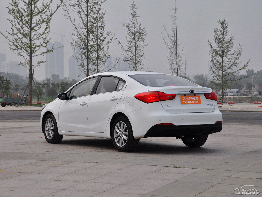 珍珠白起亞K3整車外觀外觀圖片