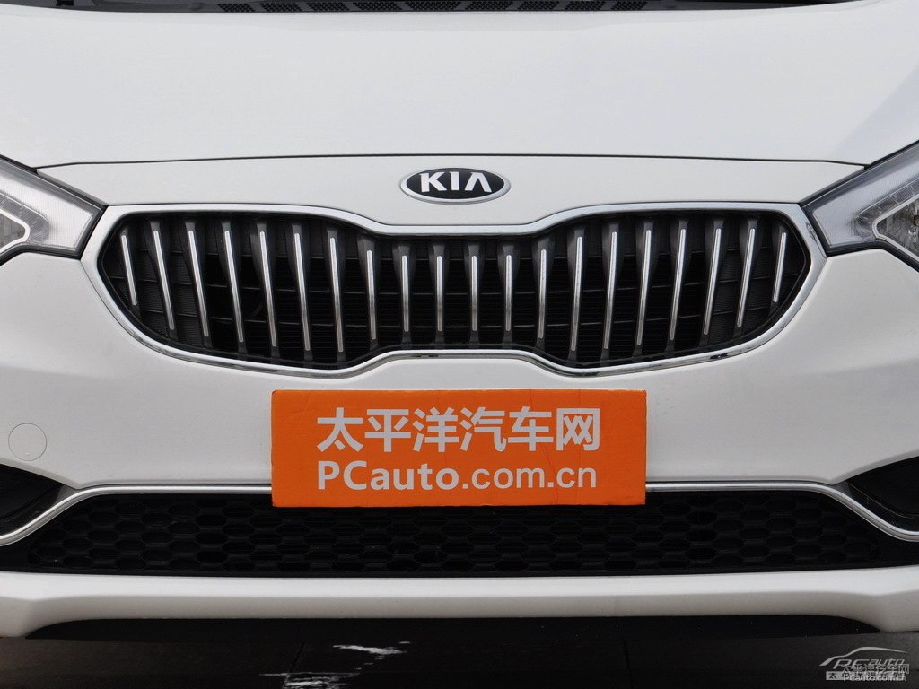 珍珠白起亞K3車頭外觀圖片