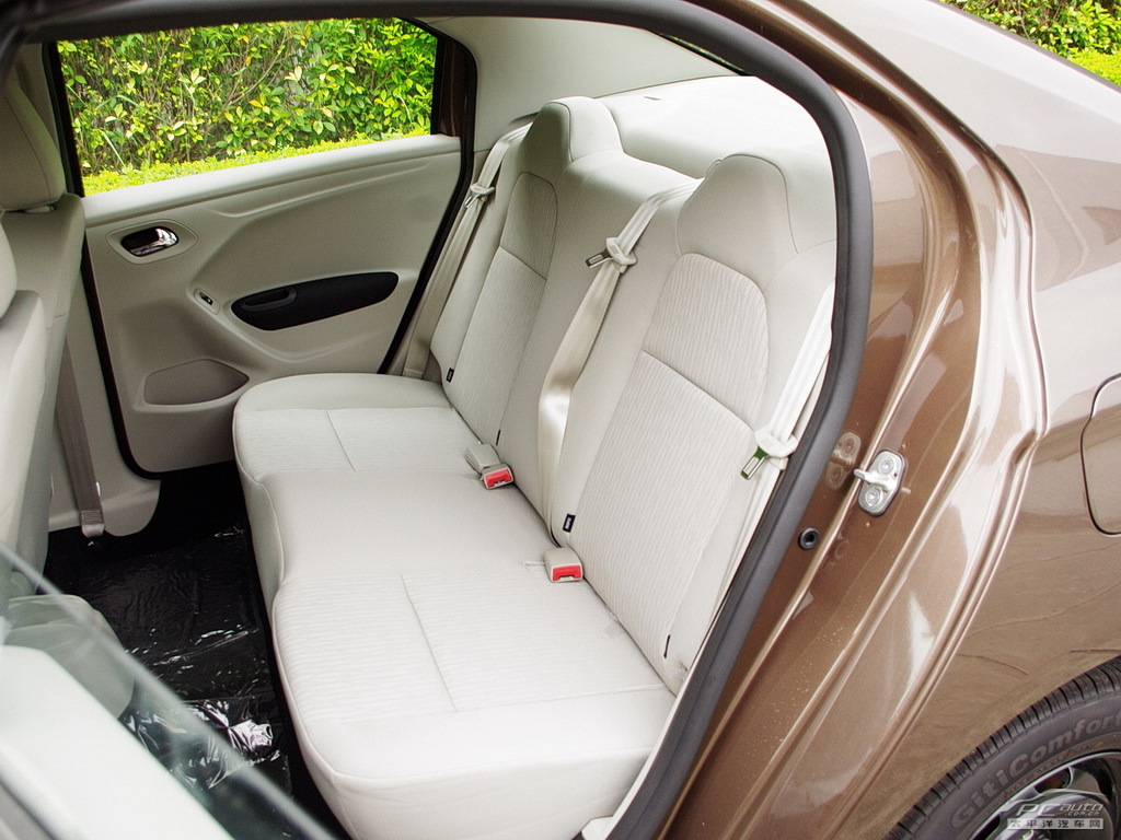 全新愛麗舍內(nèi)飾高清大圖