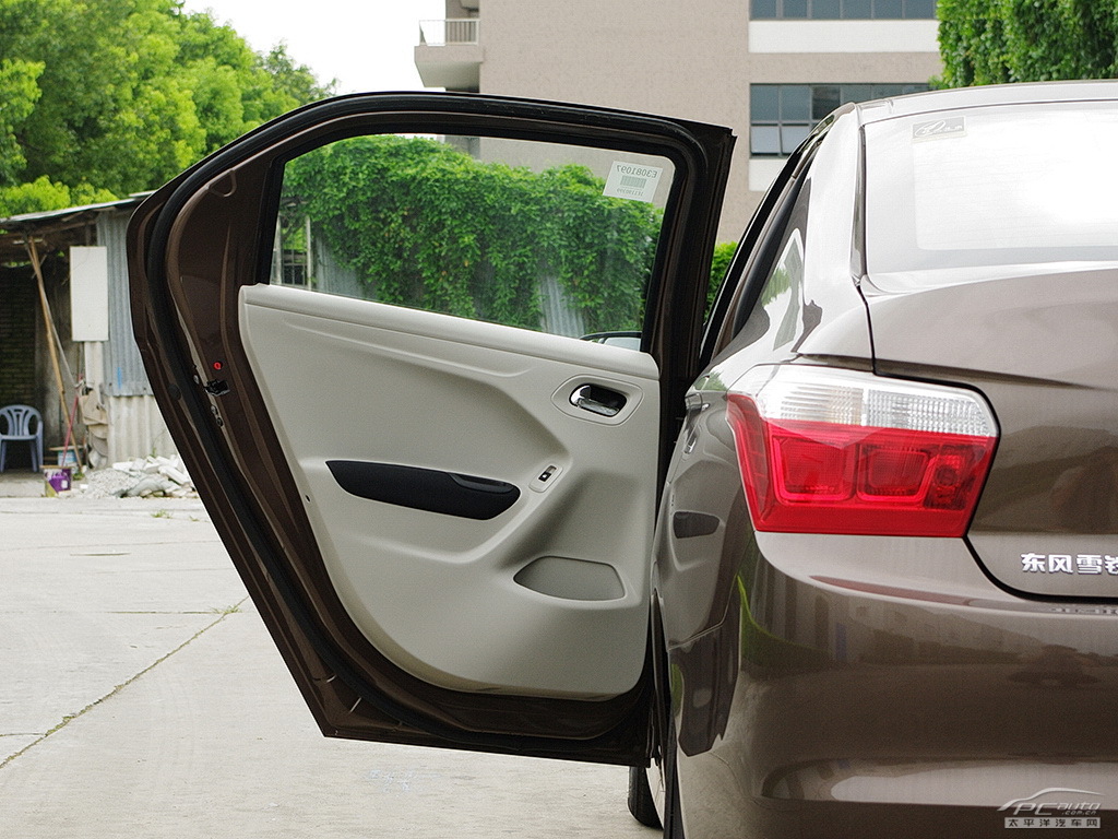 全新愛麗舍內(nèi)飾高清大圖