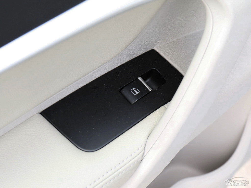 海洋藍(lán)新帝豪車廂內(nèi)飾圖片