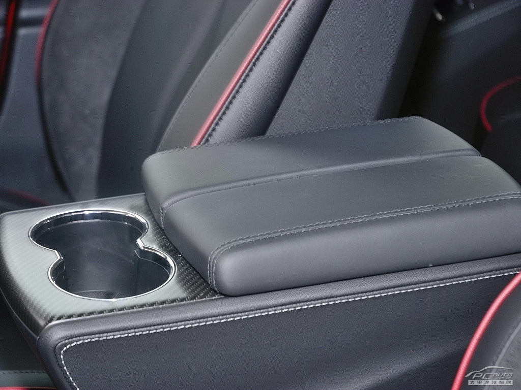 Model S內(nèi)飾高清大圖