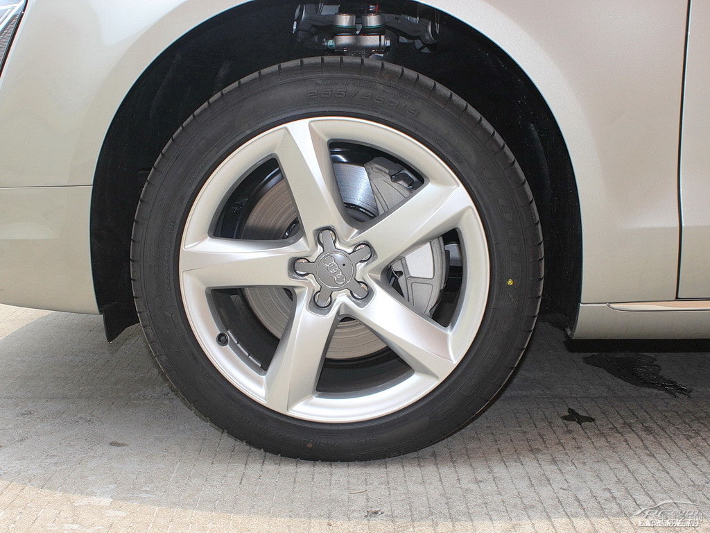 奧迪A8L車(chē)身外觀圖片