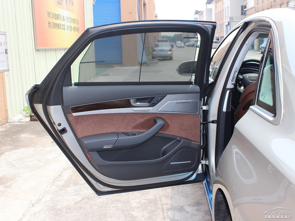 奧迪A8L車廂內(nèi)飾圖片