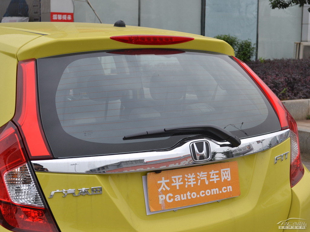 新月黃飛度車(chē)尾外觀(guān)圖片