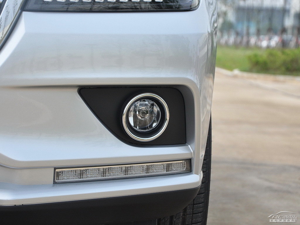 簡(jiǎn)約白哈弗H2車(chē)頭外觀圖片