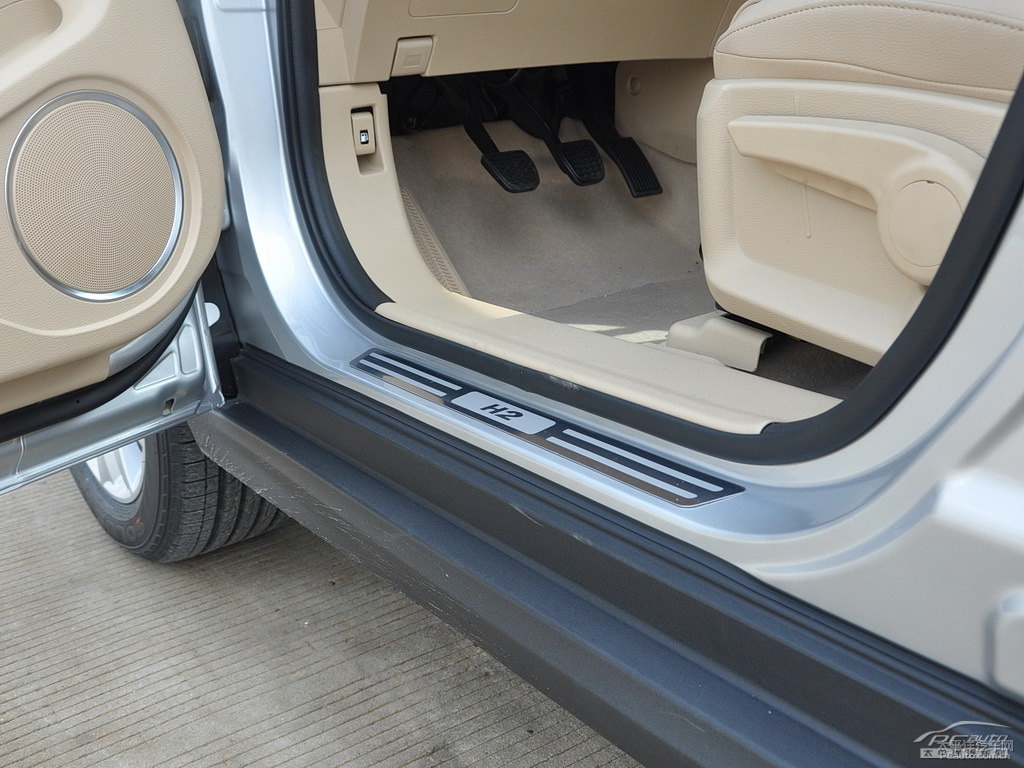 簡約白哈弗H2車廂內(nèi)飾圖片