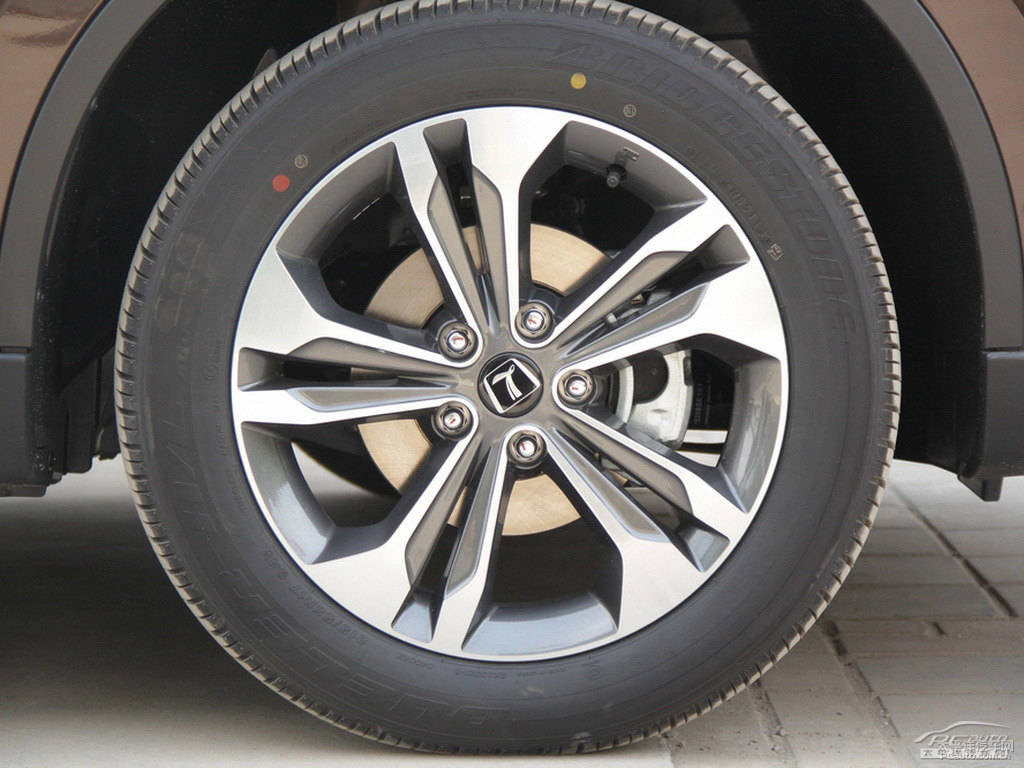 ǹ̴{ǽ݃(yu)6 SUV܇^DƬ