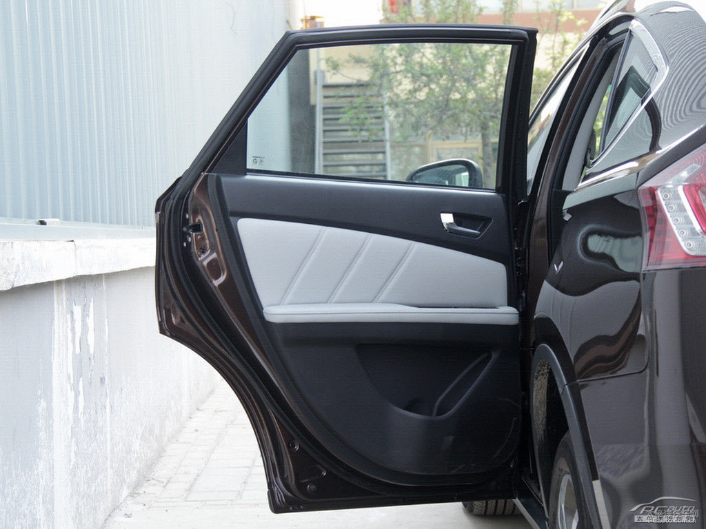 ǹ̴{ǽ݃(yu)6 SUV܇(ni)DƬ