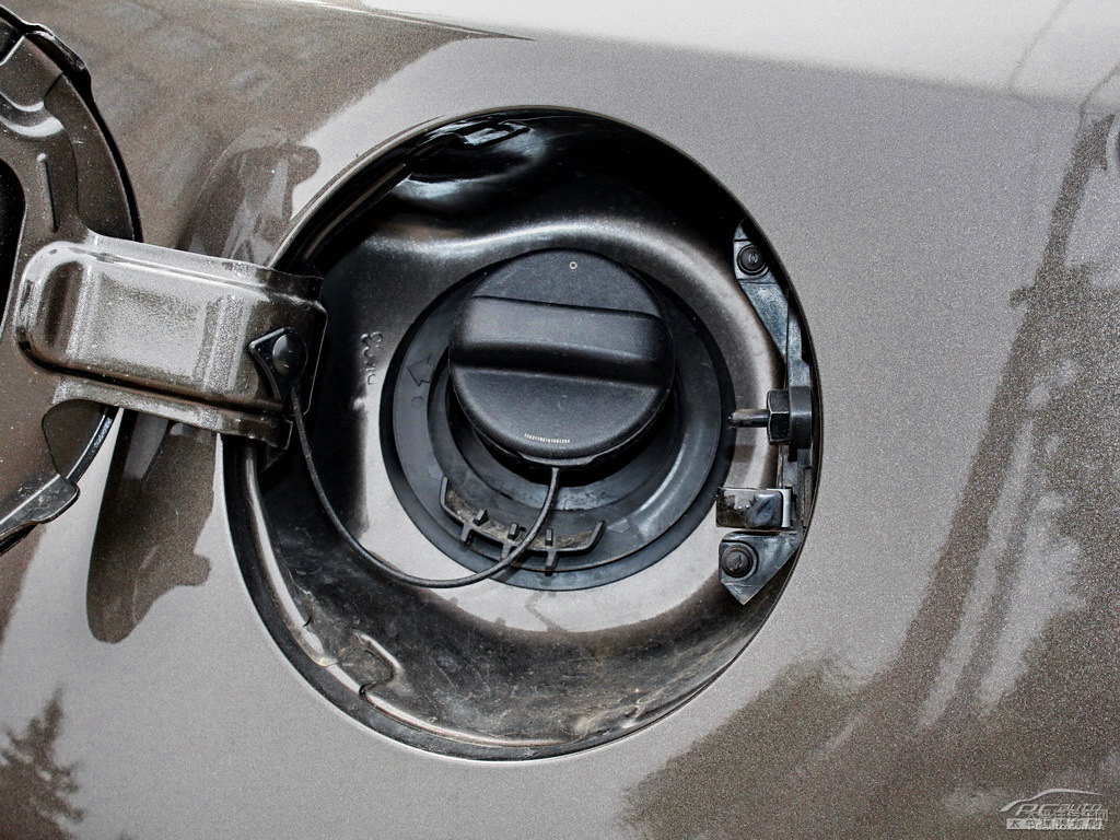 琉璃棕馬自達3 昂克賽拉車身外觀圖片