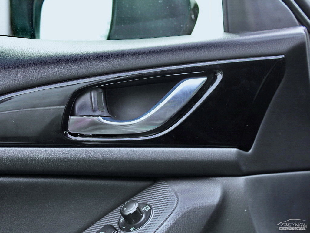 琉璃棕馬自達(dá)3 昂克賽拉車廂內(nèi)飾圖片