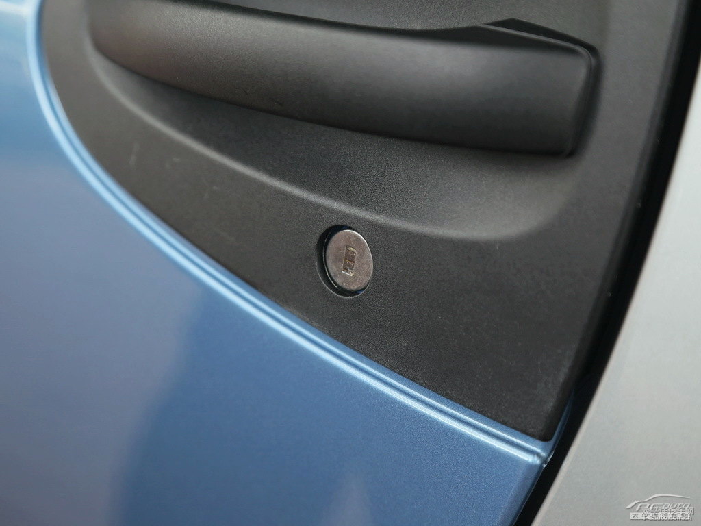 {(ln)ɫsmart fortwo܇^DƬ
