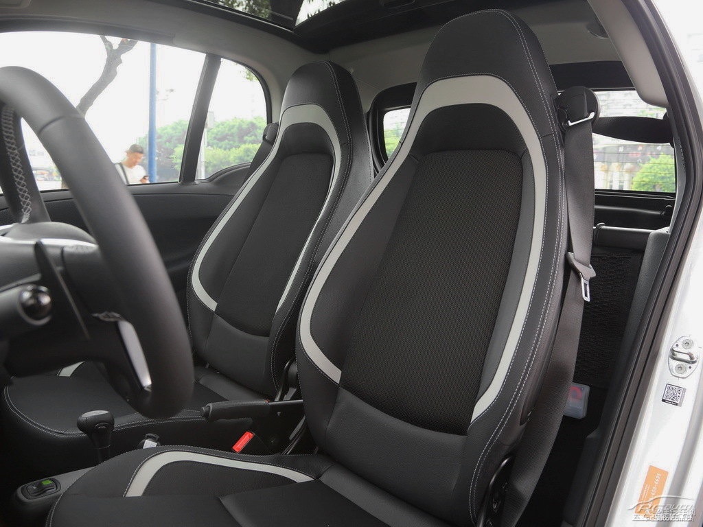 {(ln)ɫsmart fortwo΃(ni)DƬ