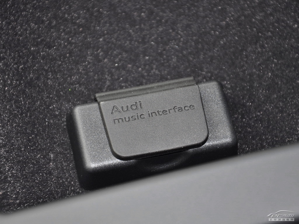 奧迪A8L空間高清大圖