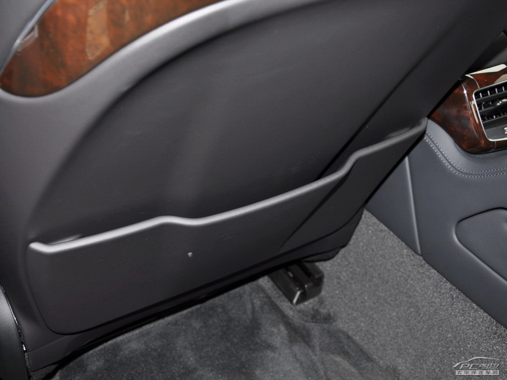 奧迪A8L空間高清大圖