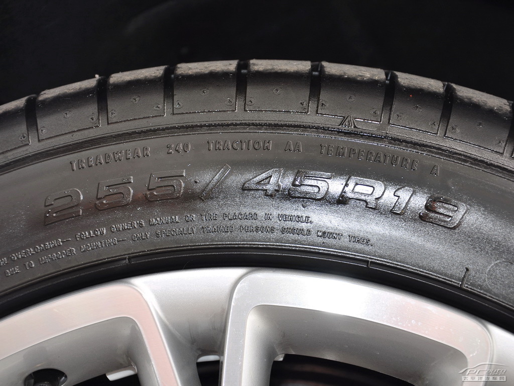 奧迪A8L細節(jié)高清大圖