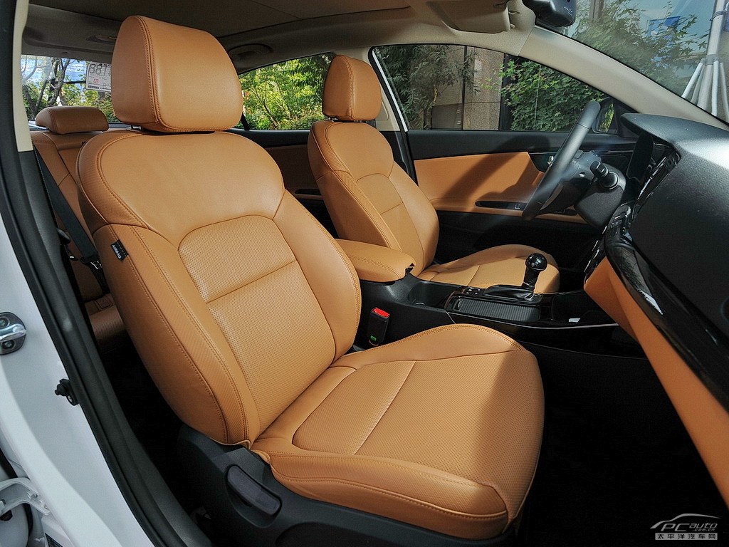 起亞K4空間高清大圖