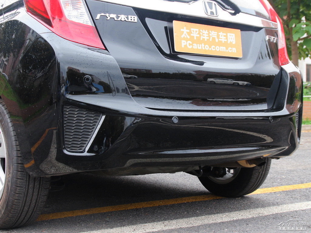 奧夫特黑飛度車尾外觀圖片